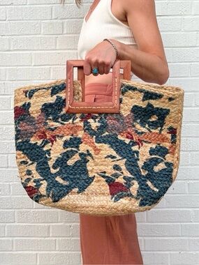 ANTIK KRAFT Multicolor Woven Jute Raffia Wood Handles Beach Shop Travel Tote Bag